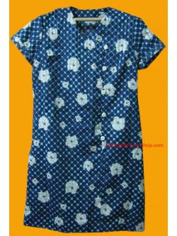ขายแล้วค่ะ D15:Vintage dress เดรสวินเทจผ้าเหลือบมันสีน้ำเงินลายจุดฟ้าและดอกไม้สีขาว❤