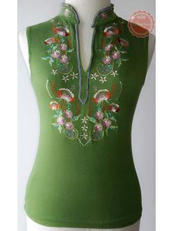 T24:2nd hand top เสื้อแขนกุดสีเขียวผ้ายืด คอจีน ปักลวดลายละเอียด สวย