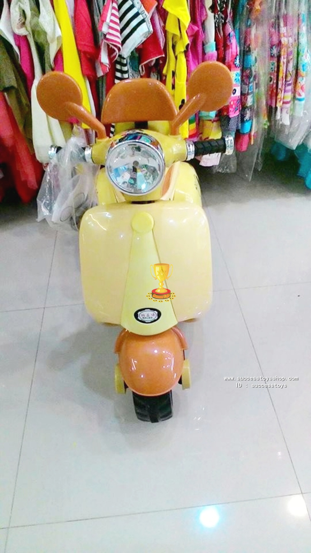 รถมอเตอร์ไซค์สนู๊ปปี้ สีครีม