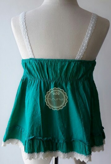 T30:2nd hand top เสื้อสายเดี่ยวสีเขียวเดินขอบลูกไม้ขาว