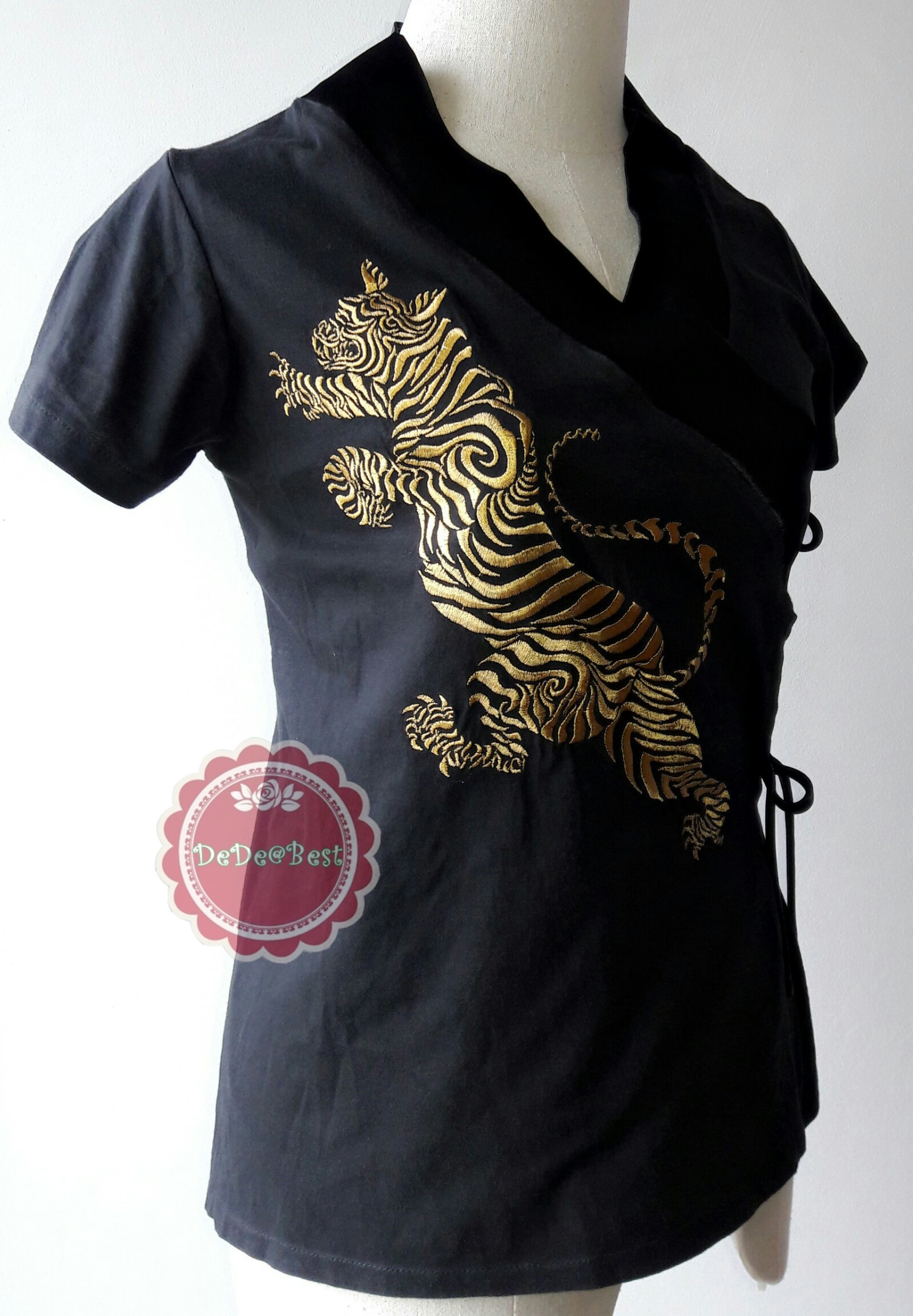 T43:2nd hand top เสื้อสีดำปักลายเสือสีทอง