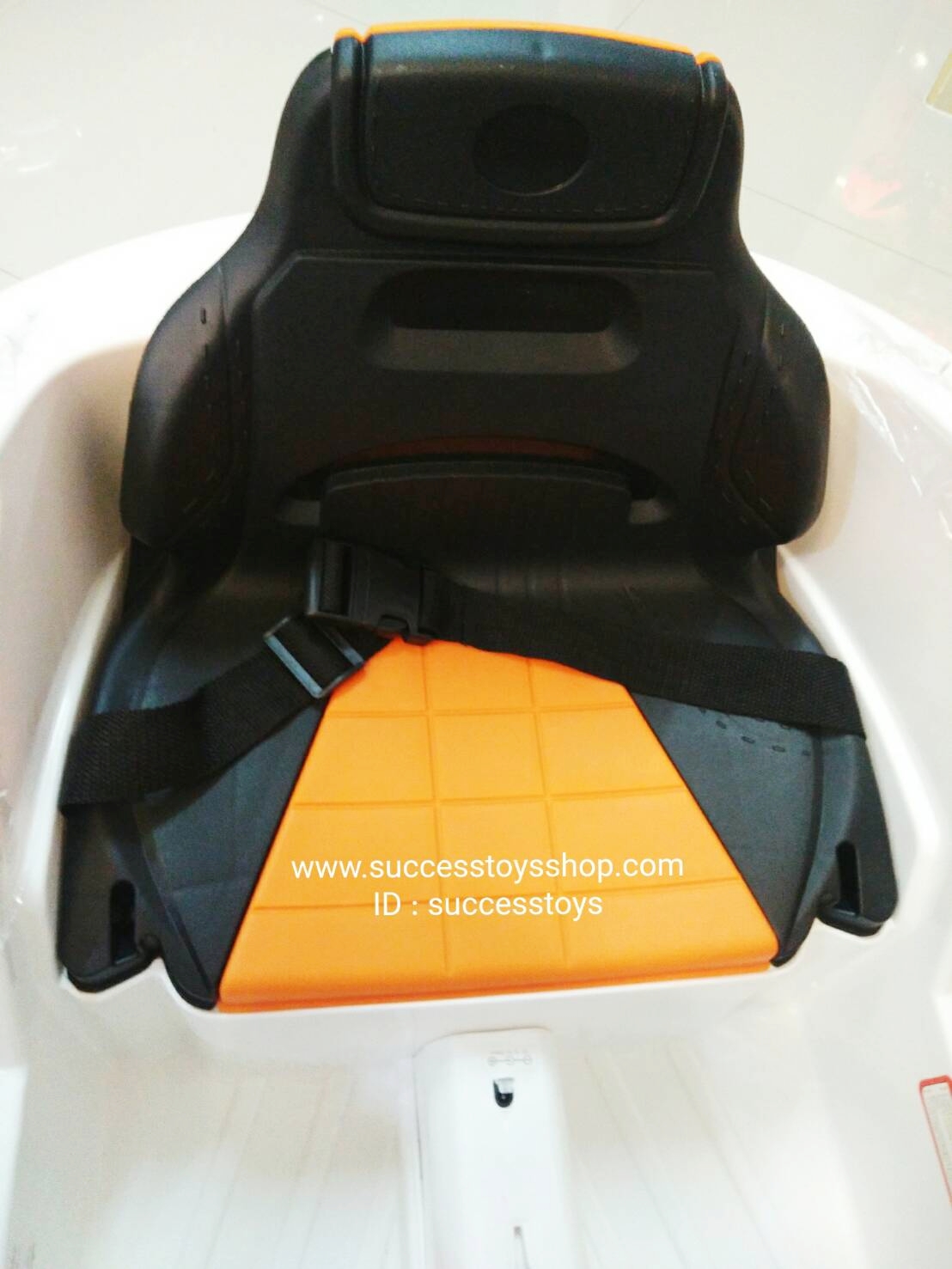 กก3191 รถแบตเตอรี่เด็กนั่งคันใหญ่ มี 2 สี แดง ขาว