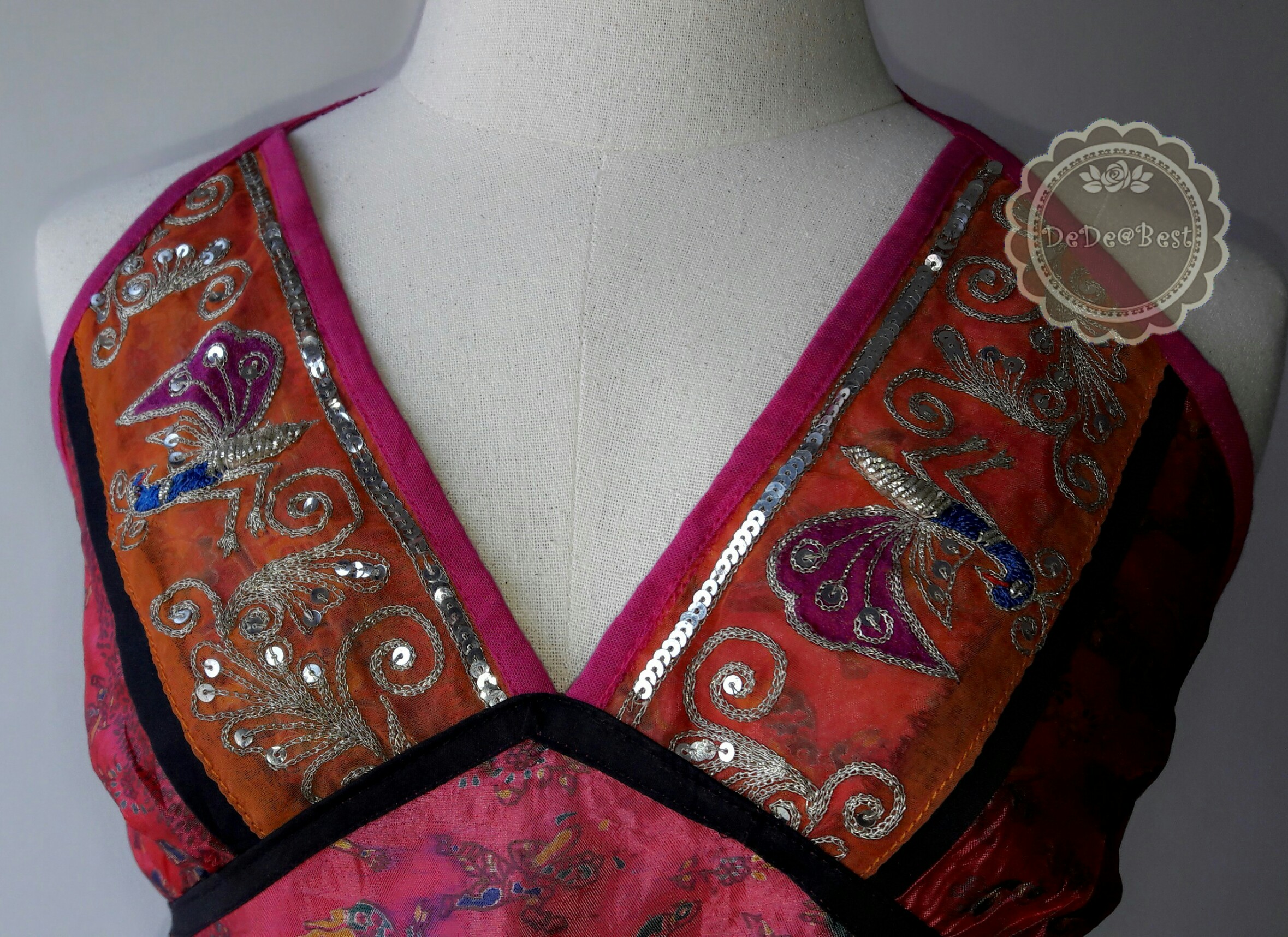 T52:2nd hand top เสื้อสายเดี่ยวสีชมพูปักเลื่อม (Made in NEPAL)