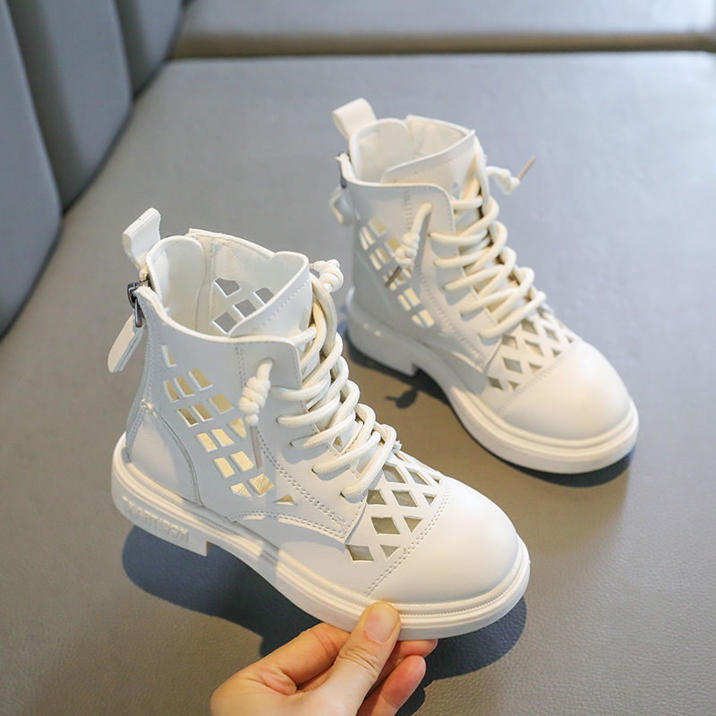 รองเท้าบูทเด็กผู้หญิง รองเท้าหุ้มข้อ ลายฉลุ โปร่ง ระบายอากาศ (สีดำ/ขาว off white) สินค้ามีพร้อมส่ง