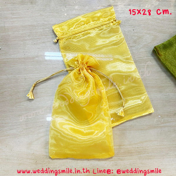 ถุงผ้าแก้ว ถุงผ้าไหม อย่างหนา ขนาด 15x28 cm สีทอง ใบละ 10.-