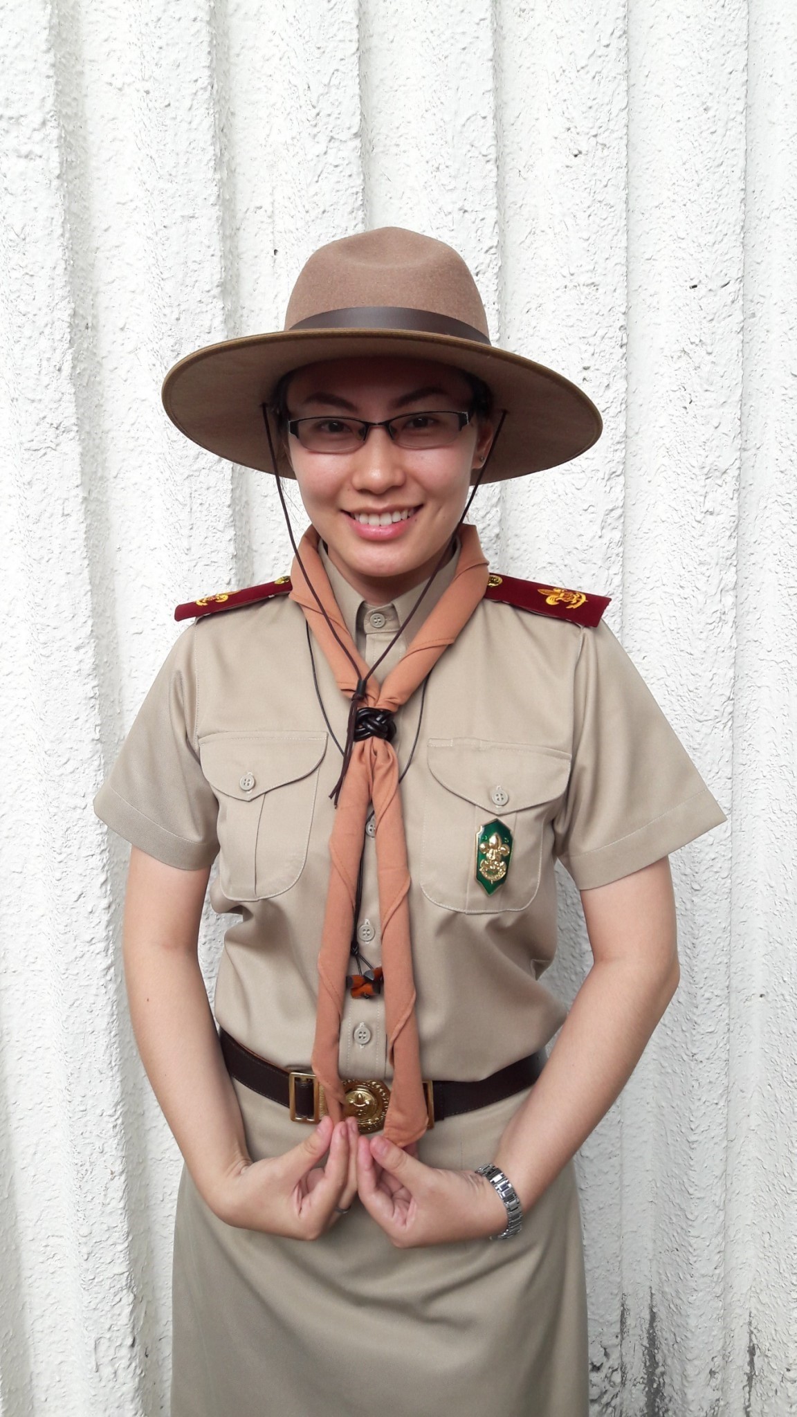 ชุดลูกเสือครูหญิง สีกากีเข้ม