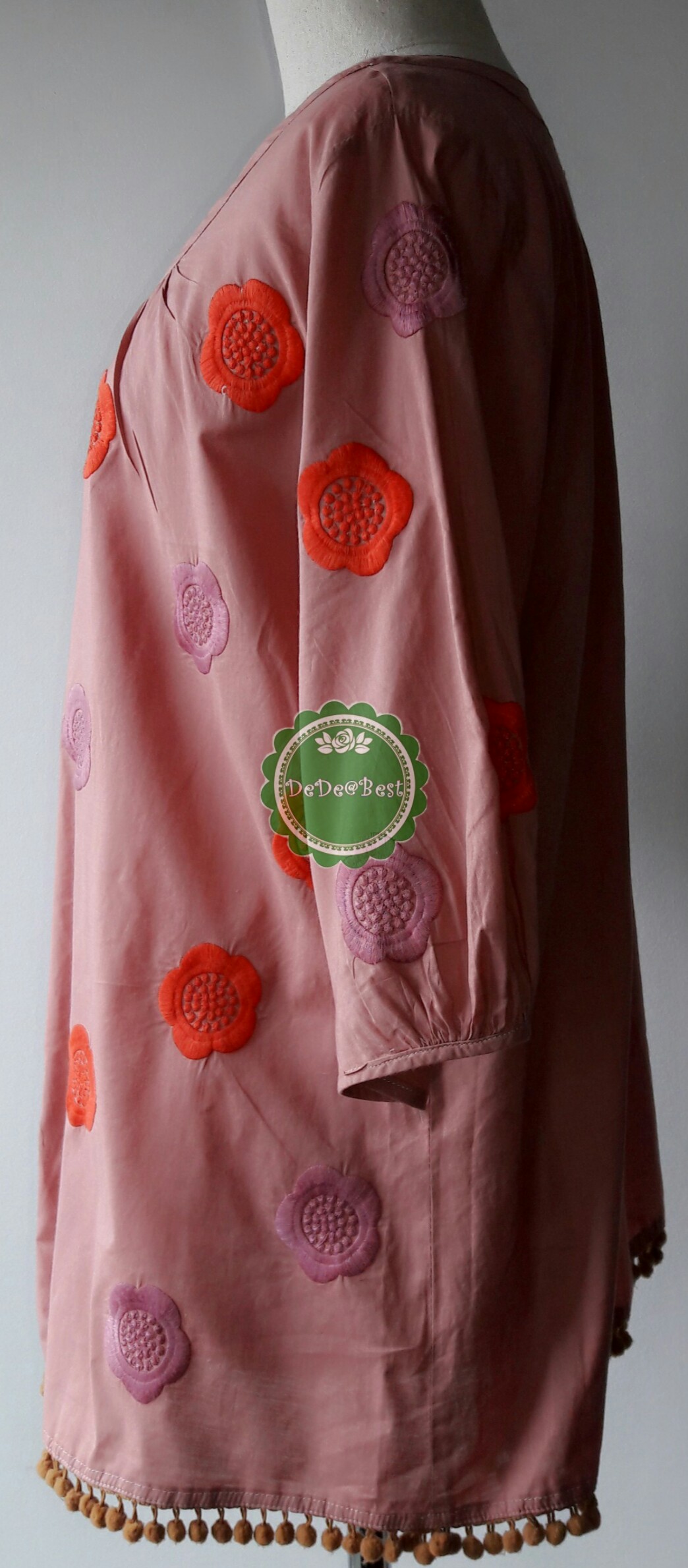 T118:2nd hand top เสื้อปักลายดอกไม้ แขนสามส่วน ชายเสื้ิอติดระบายด้วยพู่กลม