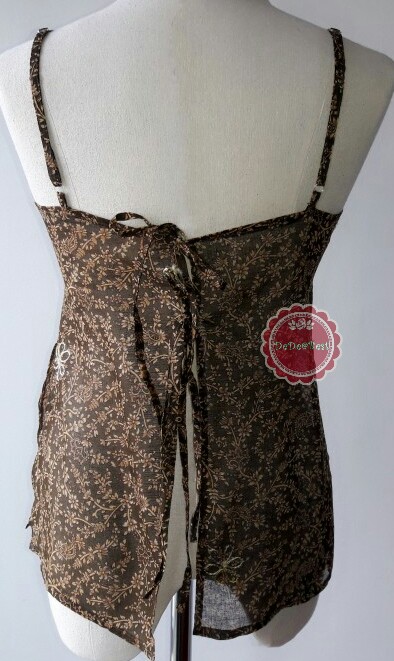 T12:2nd hand top เสื้อสายเดี่ยวสีน้ำตาลปักลายสวย