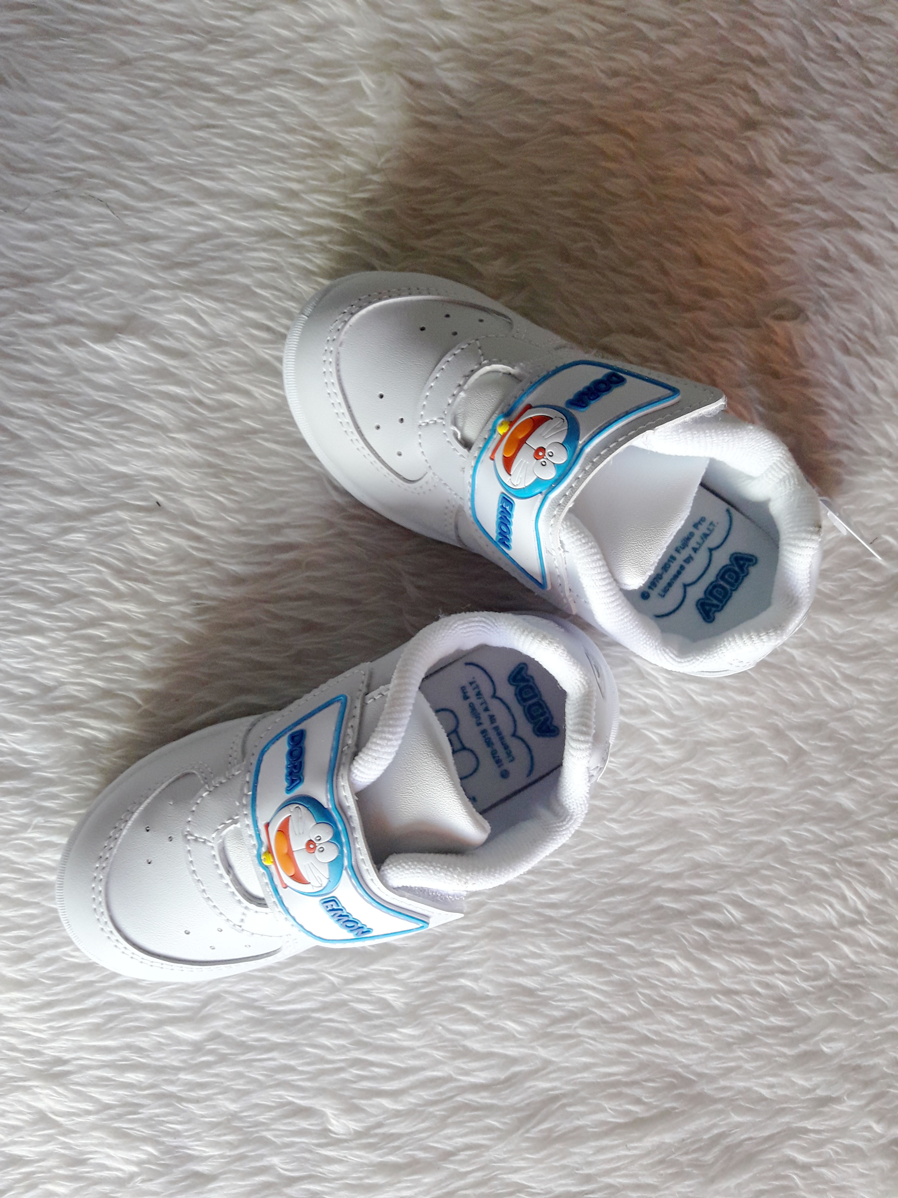 รองเท้าพละเด็กอนุบาล ลาย Doraemon แบบเมจิกเทป