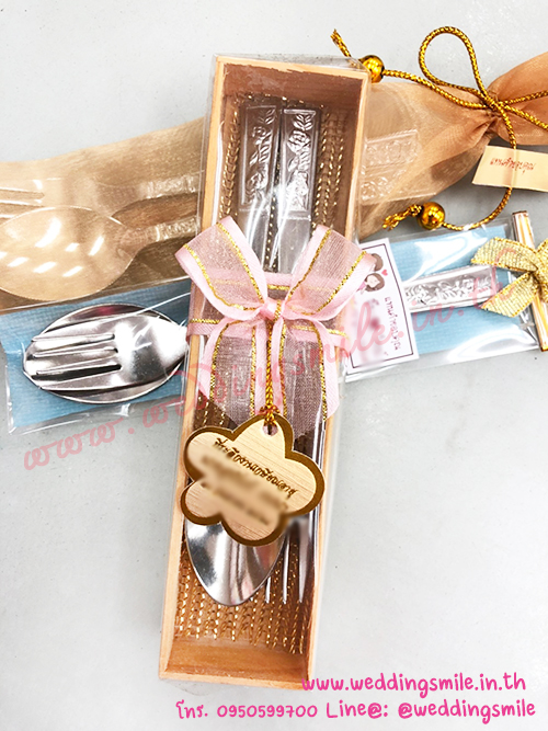 ของชำร่วย, ของชำร่วยงานแต่งงาน, ช้อนส้อมแจกงานแต่งงาน, ช้อนส้อม , ช้อนกาแฟ, ส้อมขนม, ช้อนส้อมเล็กในกล่องไม้, แจกของชำร่วยงานแต่งงาน, ช้อนส้อมแจกงานแต่งงาน, ข้อนส้อมสแตนเลส, ช้อนส้อมแสตนเลสแจกงานแต่งงาน