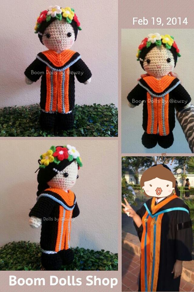 ตุ๊กตาถักรับปริญญา ม.เกษมบัณฑิต ขนาด 12 นิ้ว