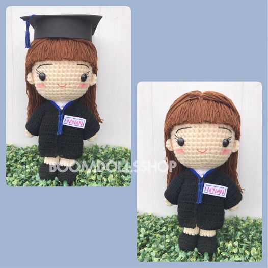 ตุ๊กตาถักรับปริญญาสาว ม.เกษตร ขนาด 12 นิ้ว