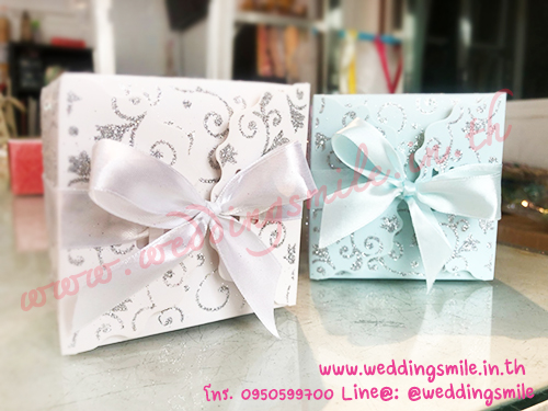 กล่องใส่ของชำร่วยเล็ก กล่องของขวัญโรยกากเพชร 9 x 9 ซม. (10 ใบ/แพ็ค ตกใบละ 15.-)