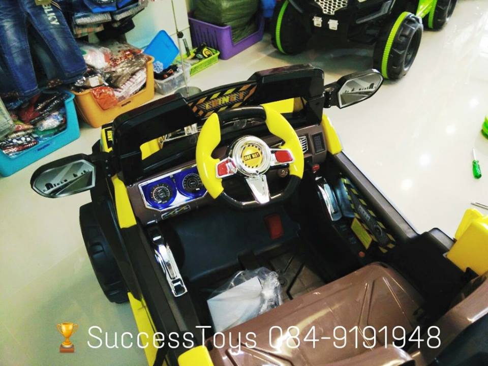 รถแบตเตอรี่เด็กนั่ง รุ่น LN068 รถจิ๊ฟ 2 มอเตอร์ 2 แบต 6v7 มี 3 สี เหลือง ส้ม เขียว