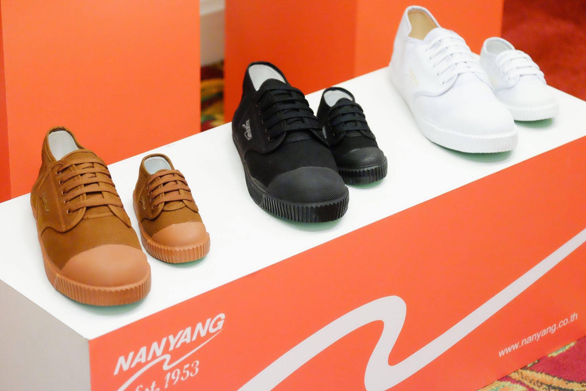 รองเท้านันยาง (NANYANG) สีดำ