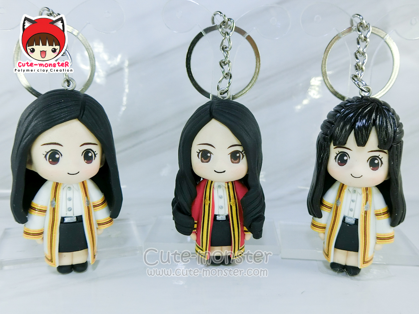โมเดลดินปั้น ชุดครุย ม.พระจอมเกล้า