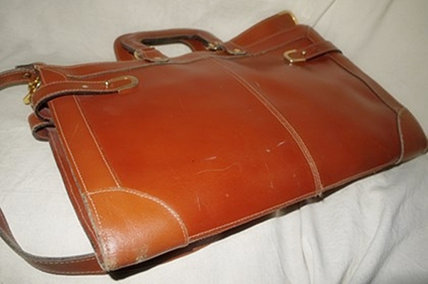 ขายแล้วค่ะ B7:Vintage leather bag กระเป๋าหนังแท้ทรงสี่เหลี่ยม วินเทจ กระเป๋าเอกสาร กระเป๋าสะพาย กระเป๋าถือ Made in TAIWAN ❤