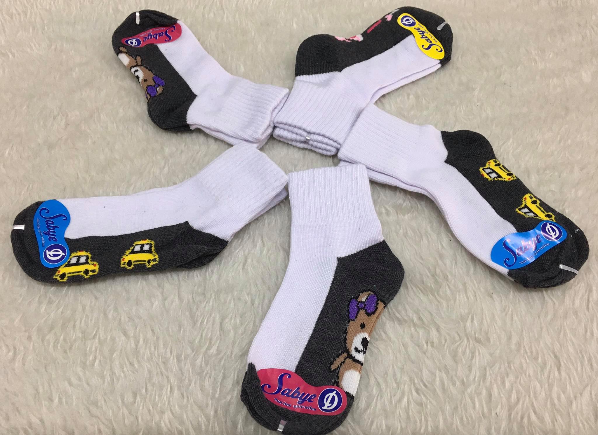 ถุงเท้านักเรียนพื้นการ์ตูน คละลาย(แพ็ค 5 คู่)