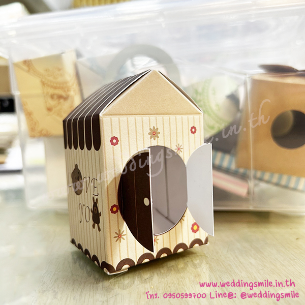 กล่องกระดาษใส่ของชำร่วย บ้านหมี กล่องน้ำตาล เปิดหน้าต่างได้ (10 ใบ/ห่อ ใบละ 3.-) (50 ใบ ขึ้นไป ใบละ 2.50)