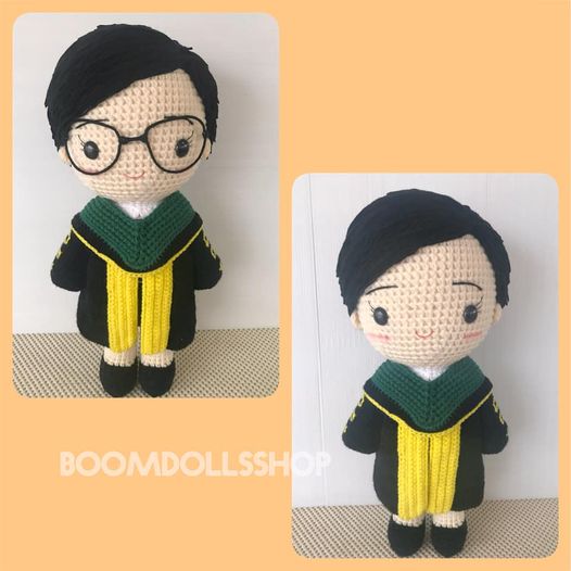 ตุ๊กตาถักรับปริญญา ม นิด้า ขนาด 16 นิ้ว