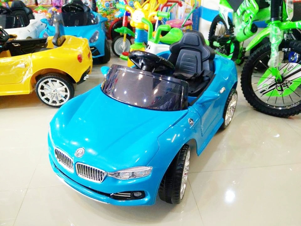 รถแบตเตอรี่เด็กนั่งไฟฟ้า รุ่น LN1002 ยี่ห้อ BMW สีฟ้า