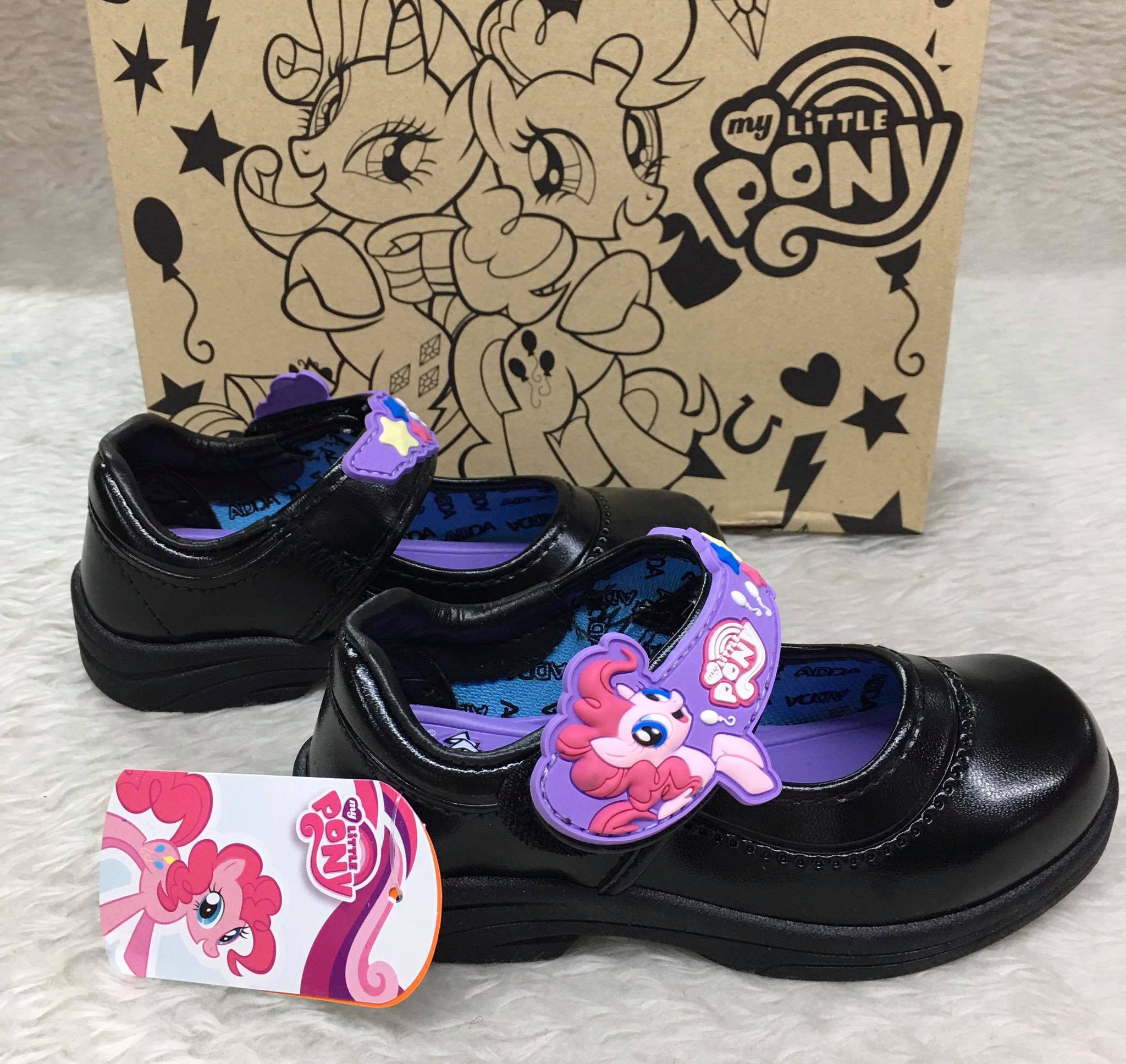 รองเท้านักเรียน สีดำ ADDA ลาย Pony