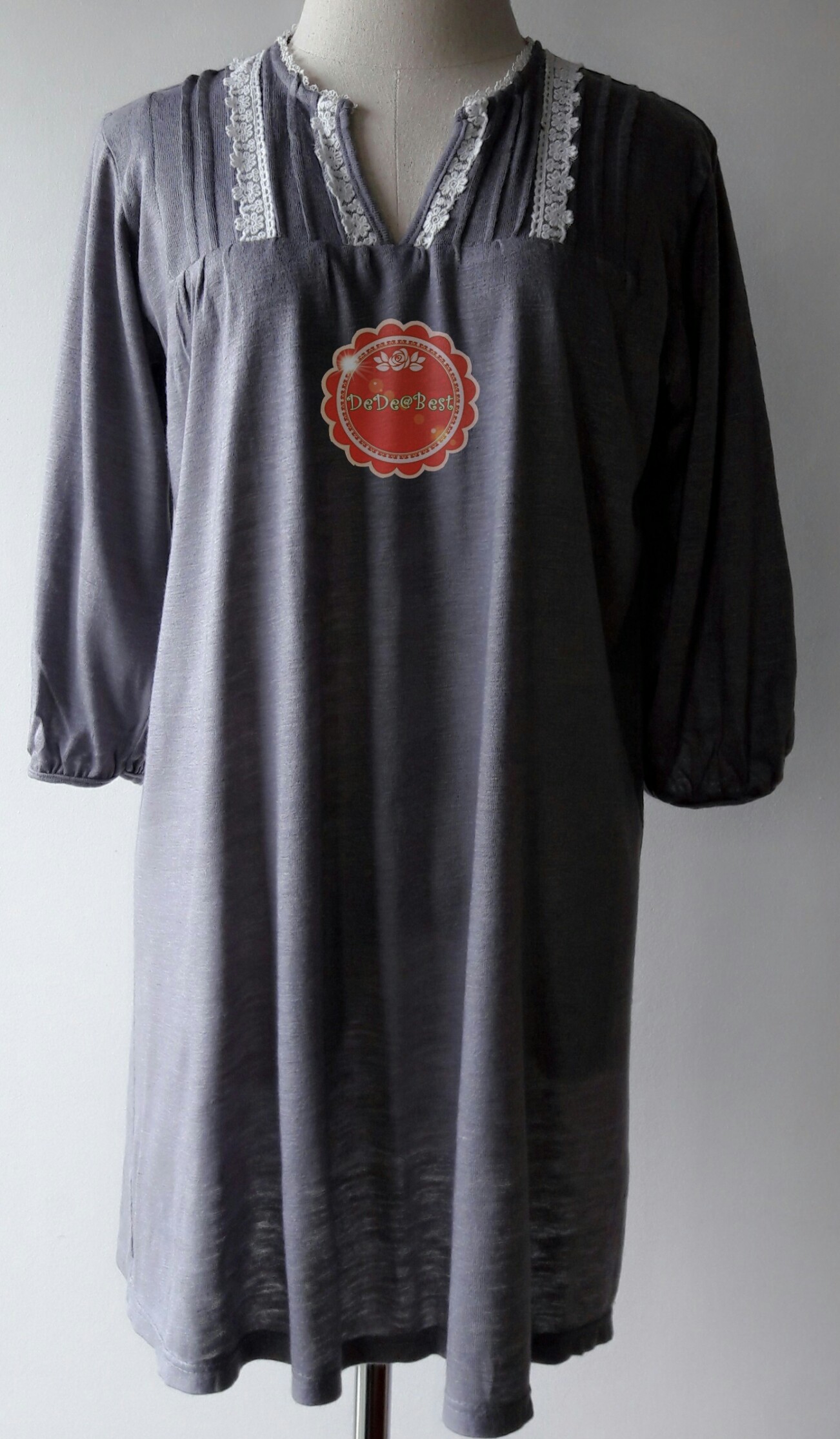 T85:2nd hand top เสื้อสีเทาแขนสามส่วน ติดลูกไม้สีขาวระบายที่หน้าอก