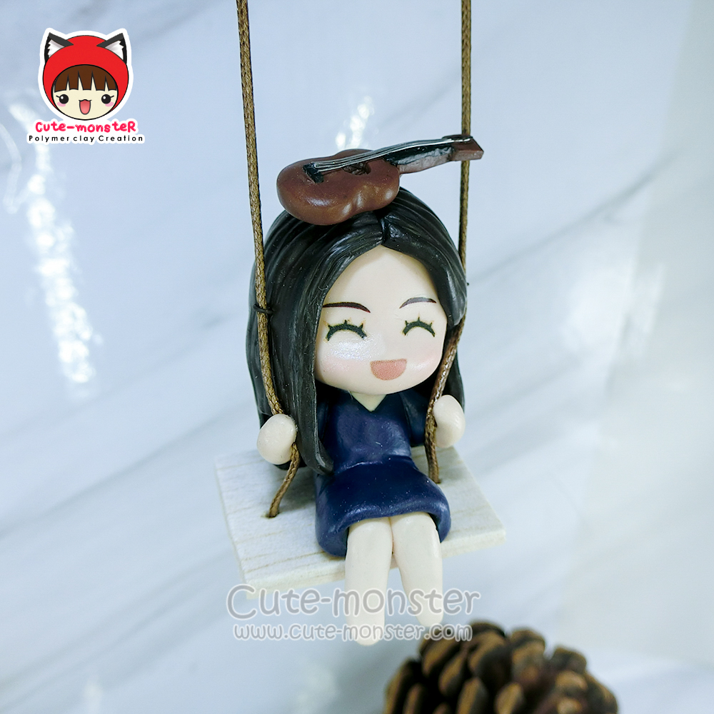 ตุ๊กตานั่งชิงช้า แขวนหน้ารถ สูง 2.5"