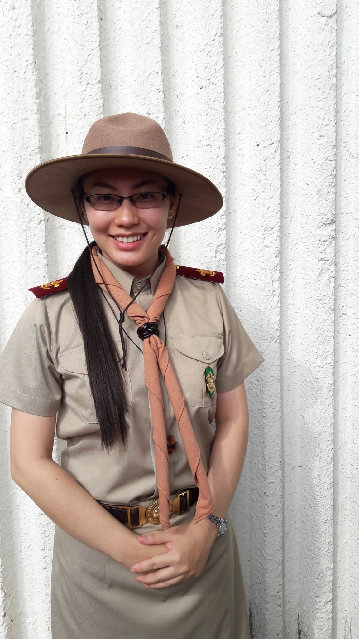 ชุดลูกเสือครูหญิง สีกากีเข้ม