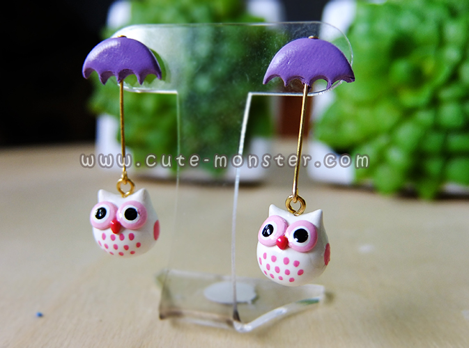 Rainy white owl