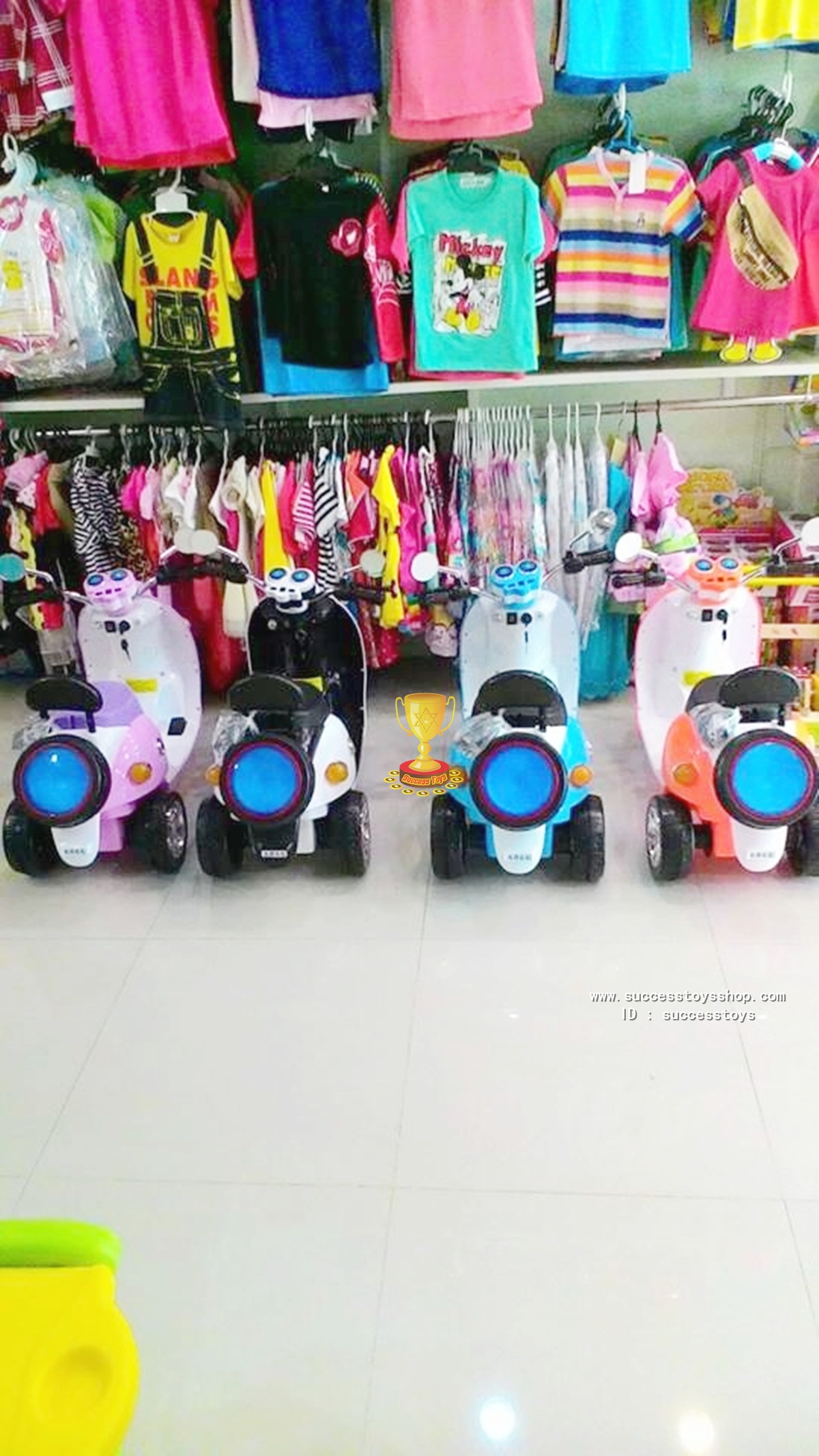 มอเตอร์ไซค์เวสป้า มี 4 สี : ชมพู ส้ม ฟ้า ขาว