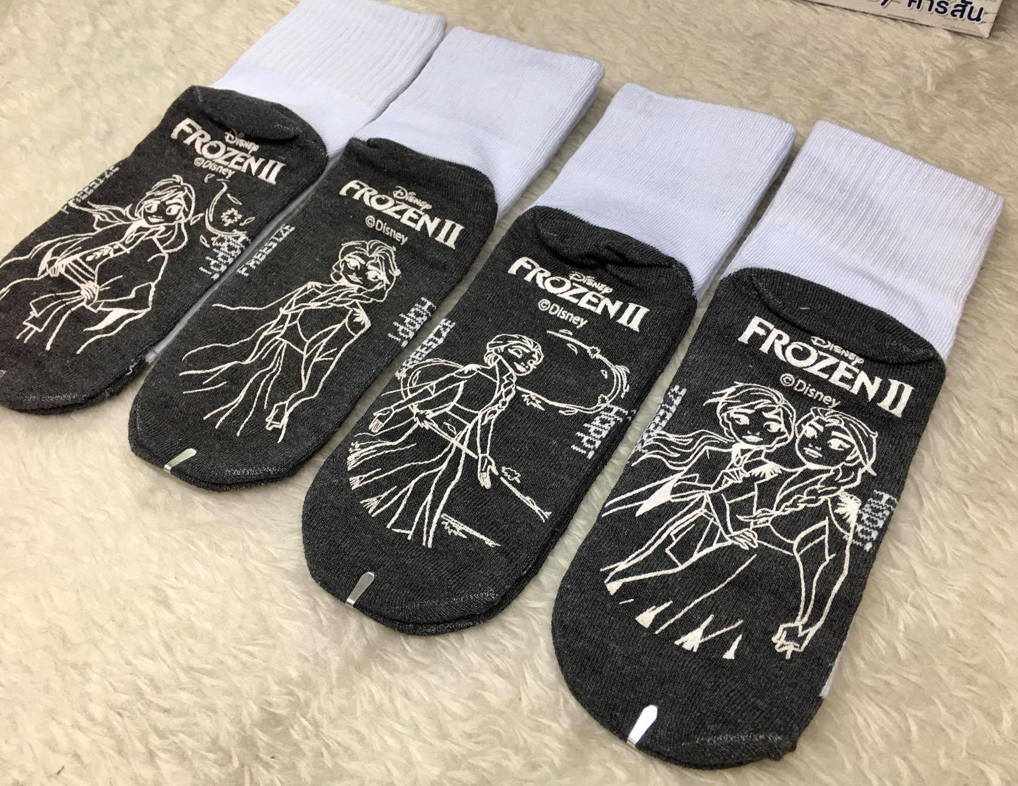 ถุงเท้านักเรียนกันลื่น คาร์สัน ลาย Frozen แฮปปิ By (คละลาย) แพ็คคู่