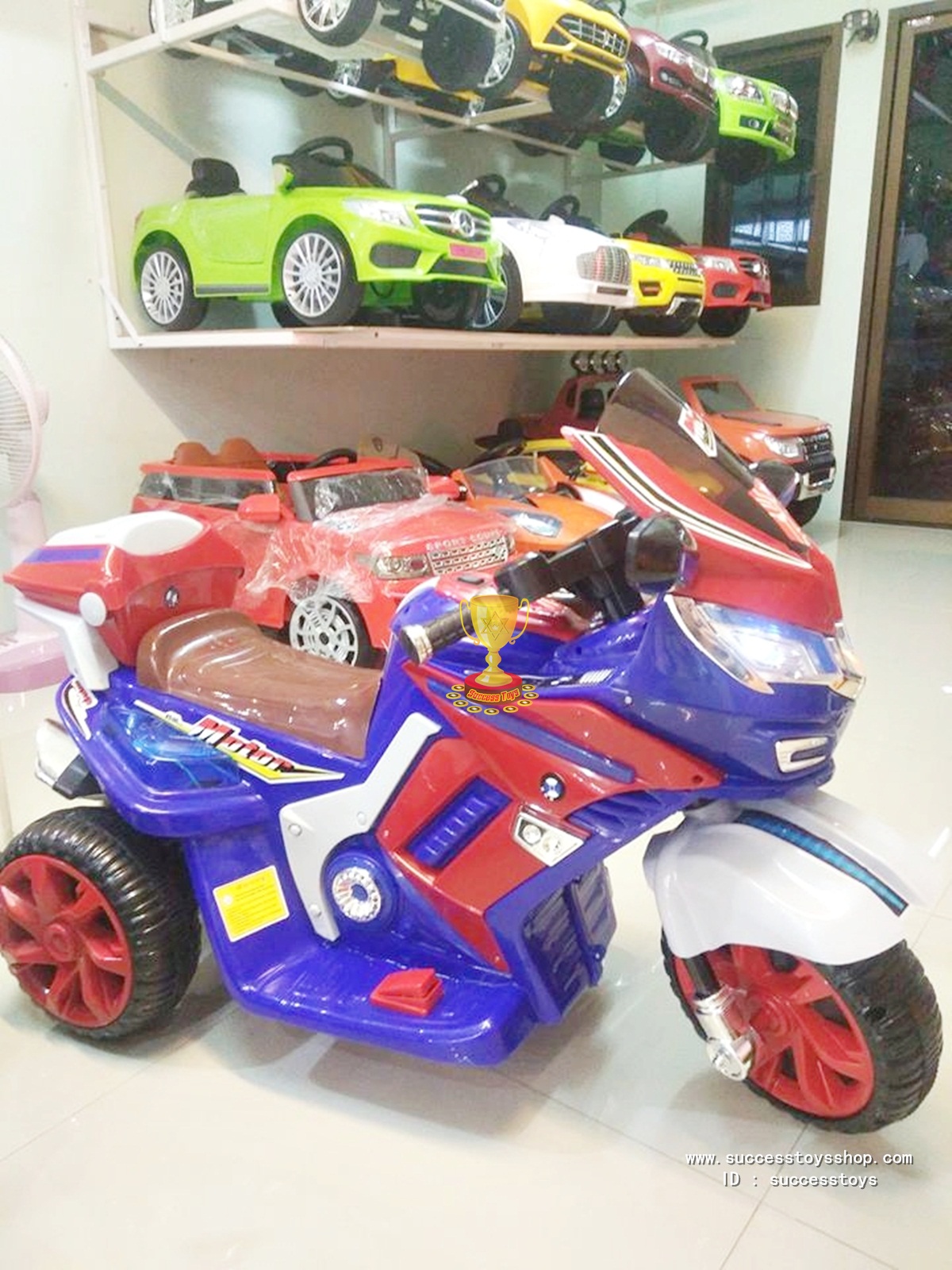 รถมอเตอร์ไซค์ BMW 2 มอเตอร์ คันใหญ่ มี 4 สี แดง น้ำเงิน เหลือง ฟ้า