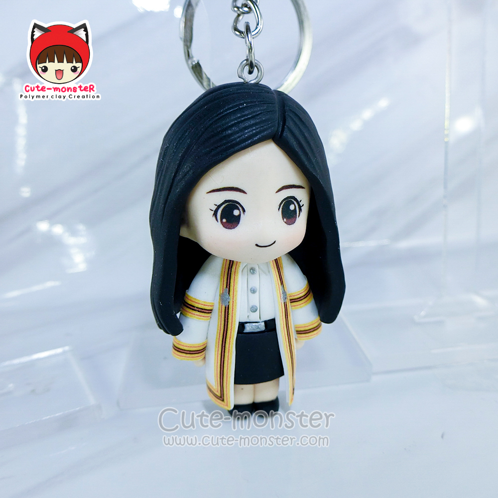 โมเดลดินปั้น รับปริญญา ชุดครุย ม.จุฬา