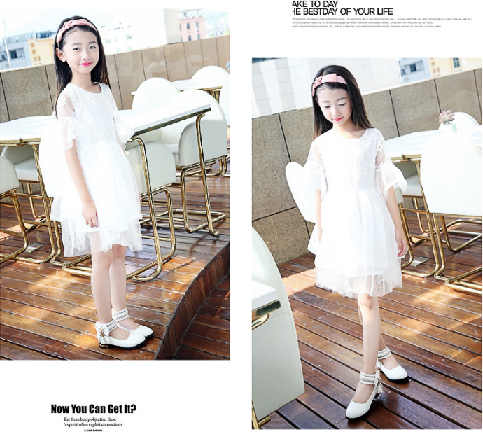 รองเท้าคัชชูเด็กหญิงสีขาว สายรัดประดับเพชร และโบว์มุก