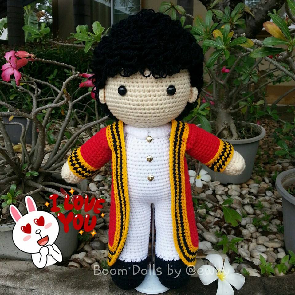 ตุ๊กตาถักรับปริญญา ครุยพระจอมเกล้าฯ ขนาด 17 นิ้ว