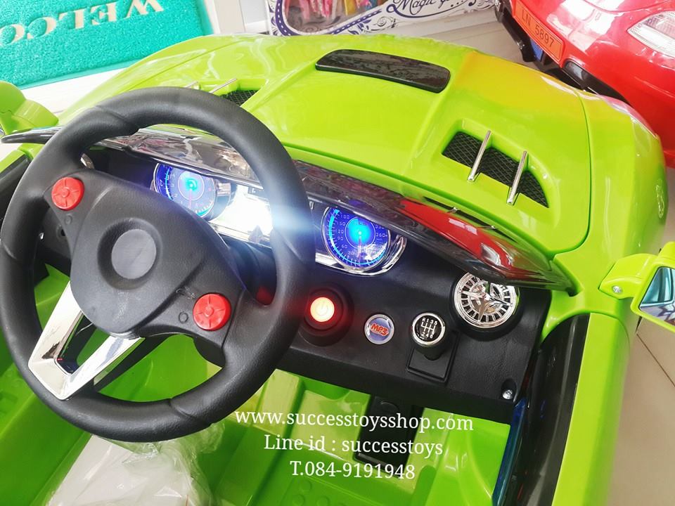 รถเบนซ์ 2 มอเตอร์ เปิดประตูได้ มี 3 สี เขียว แดง ขาว