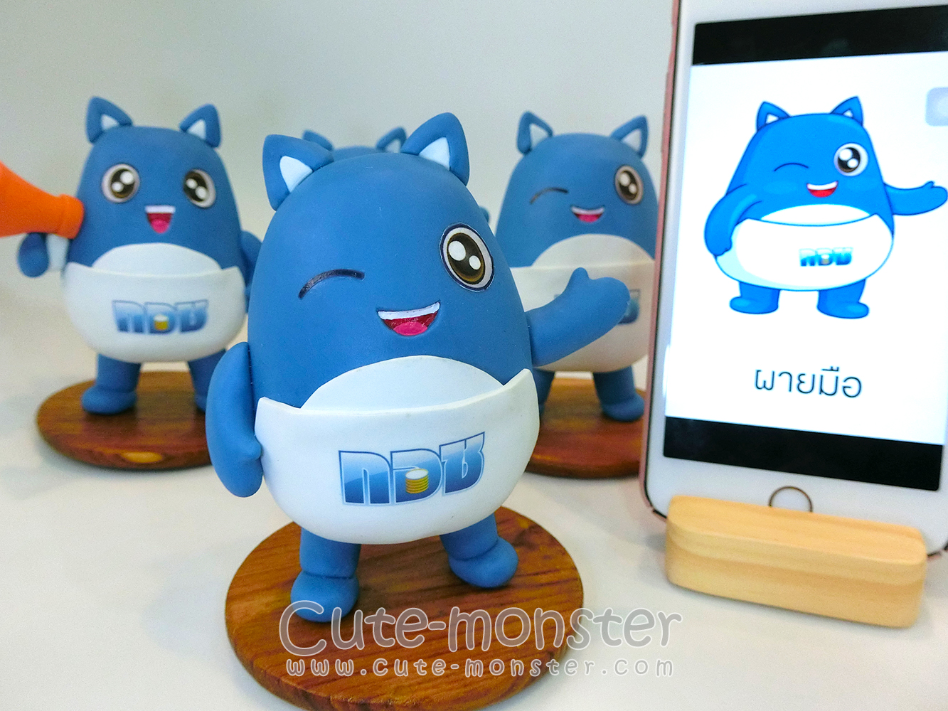 โมเดลดินปั้น ตุ๊กตาน้องเก็บออม งานสั่งทำ ขนาดสูง 4 นิ้ว