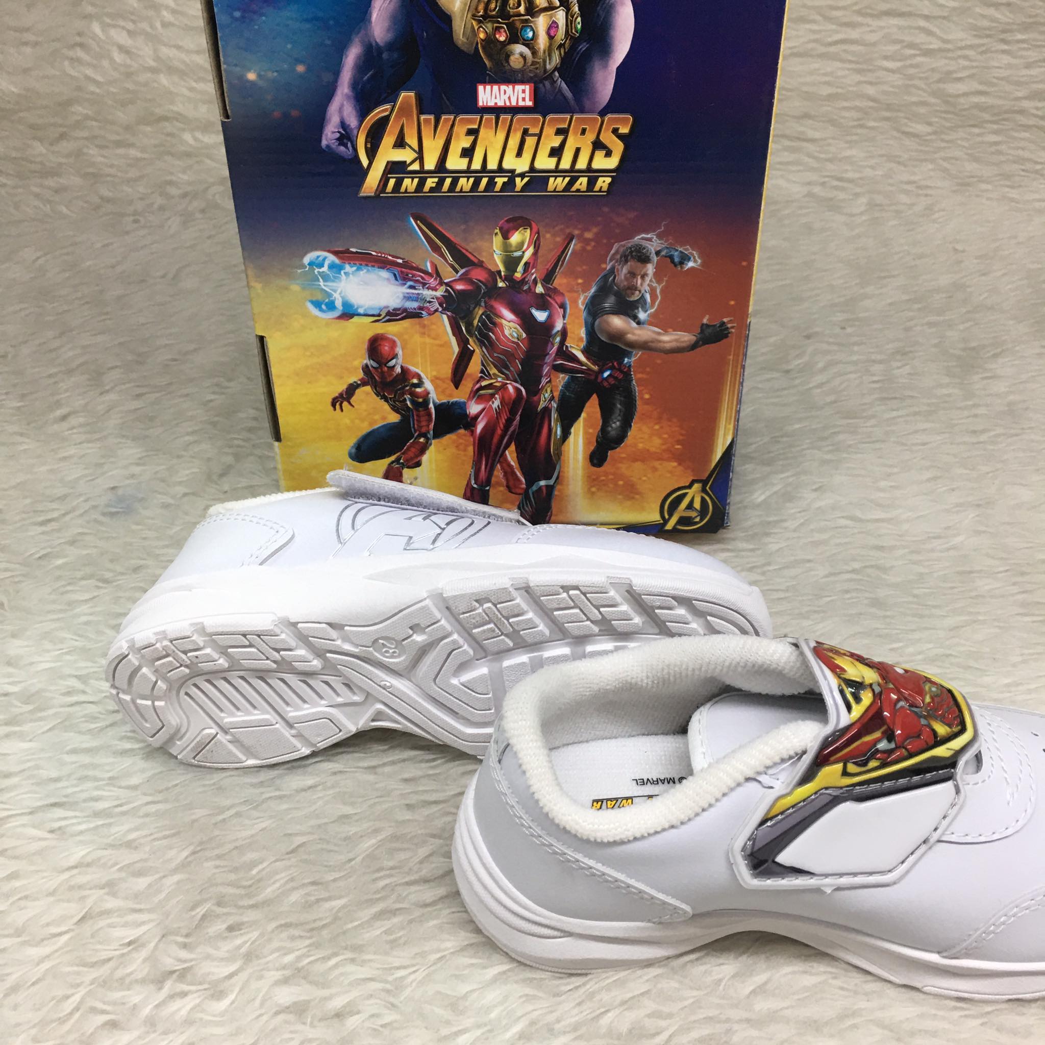 รองเท้าพละอนุบาล สีขาว Popteen ลาย Avengers พร้อมปักชื่อ