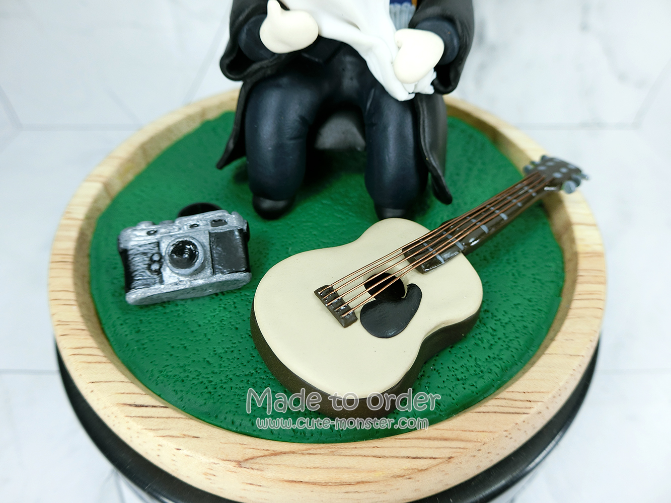 โมเดล ตุ๊กตาตั้งโต๊ะ ชุดรับปริญญา ขนาดสูง 4 นิ้ว