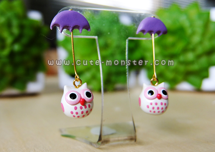 Rainy white owl