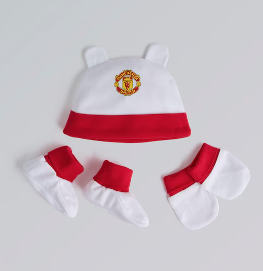 ชุดหมวกถุงมือถุงเท้าเด็กแมนเชสเตอร์ ยูไนเต็ด 2025/26 Baby Hat, Mittens & Socks Gift Set ของแท้