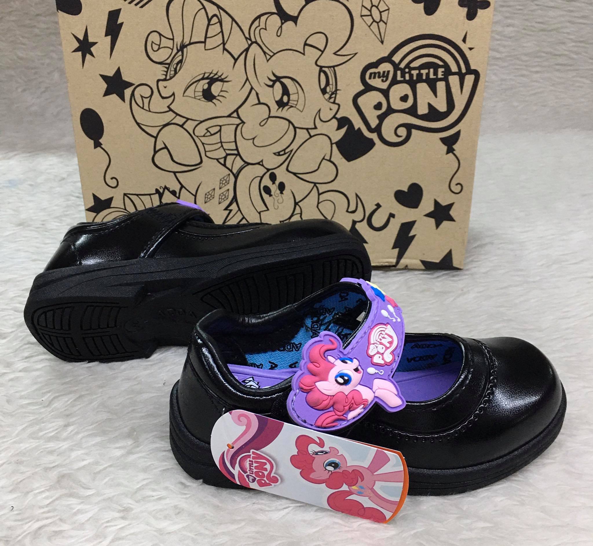 รองเท้านักเรียน สีดำ ADDA ลาย Pony