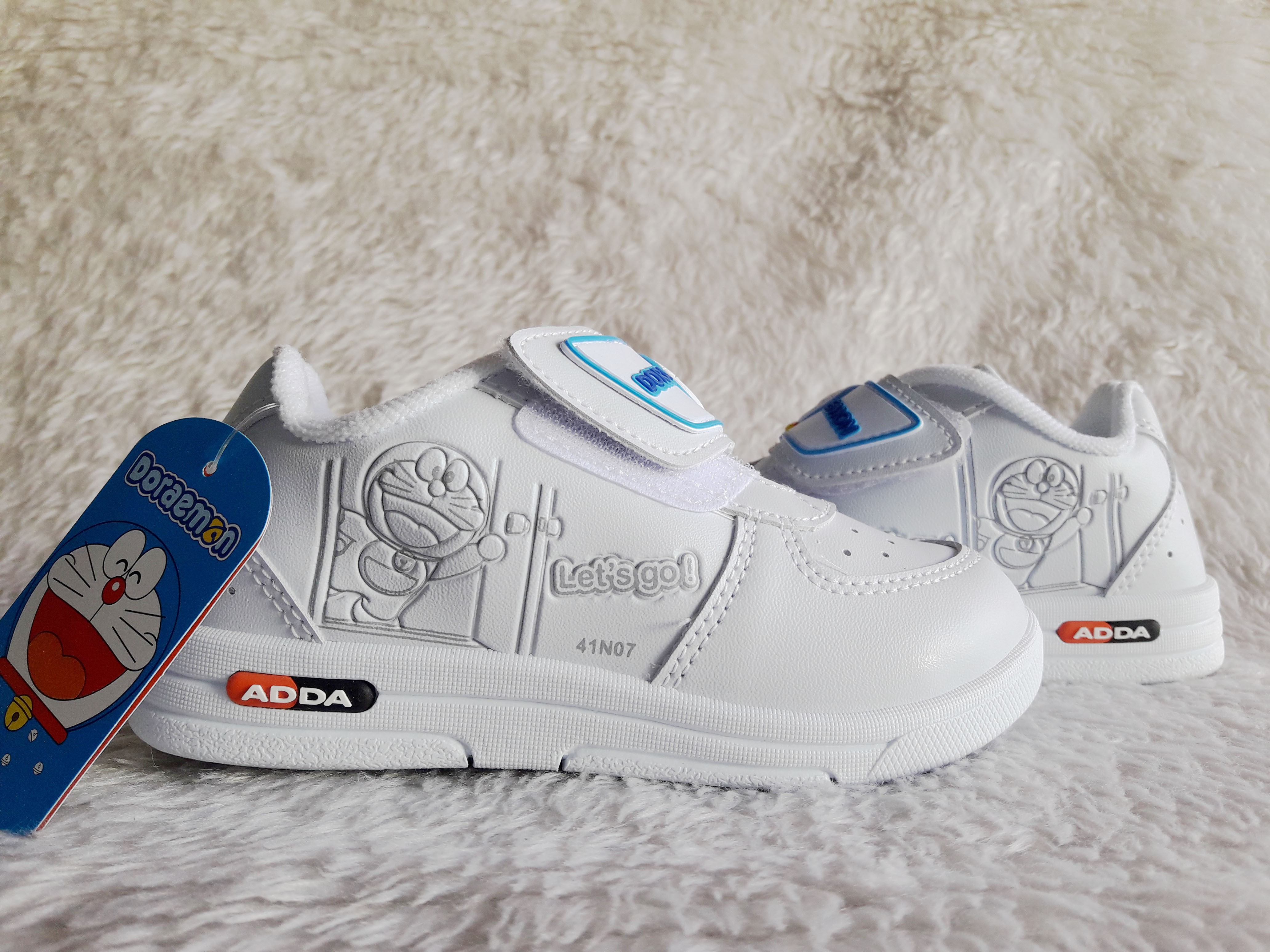 รองเท้าพละเด็กอนุบาล ลาย Doraemon แบบเมจิกเทป