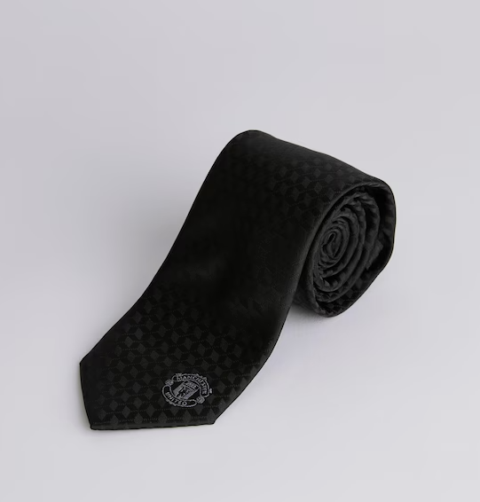 เนคไทแมนเชสเตอร์ ยูไนเต็ด Tonal Crest Tie สีดำของแท้