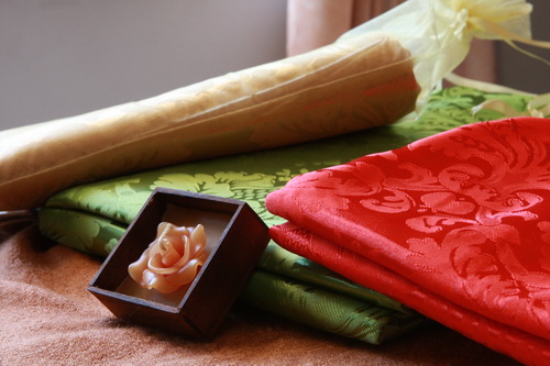 ของรับไหว้ ผ้าแพร ในถุงผ้าโปร่ง (RU) พับเหลี่ยม ติดโบว์ ชุดละ 100.-/ ใส่ถุงผ้าติดโบว์ 120.-