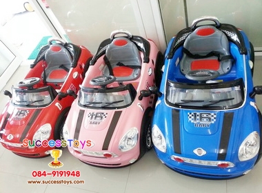รถมินิคูเปอร์ มี 4 สี แดง น้ำเงิน ชมพู ครีม