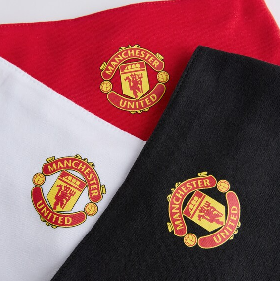 ผ้ากันเปื้อนเด็กแมนเชสเตอร์ ยูไนเต็ด 2025/26 Baby Crest Bibs 3 ชุด 3 ชิ้นของแท้