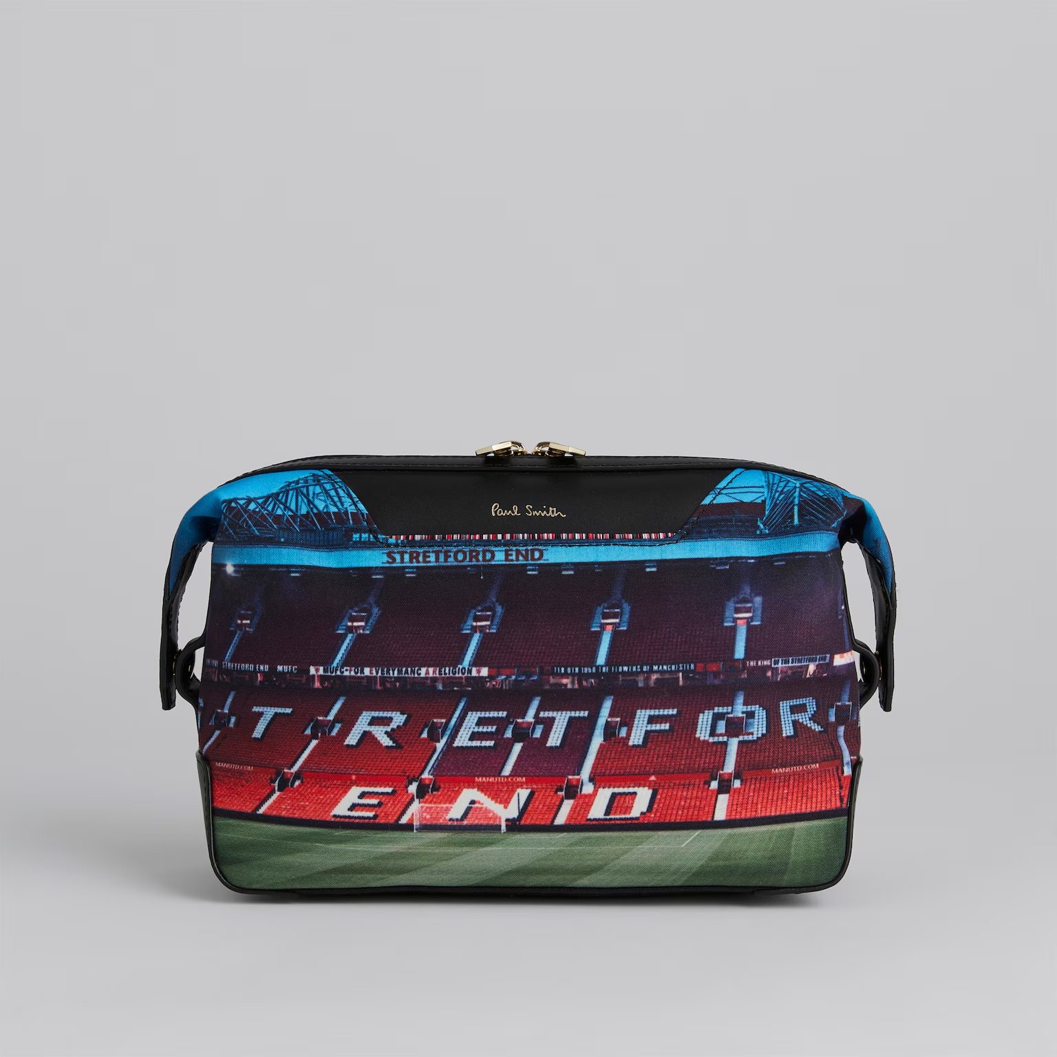 กระเป๋าใส่อุปกรณ์อาบน้ำ Manchester United x Paul Smith ลายสนามโอลด์แทรฟฟอร์ดของแท้
