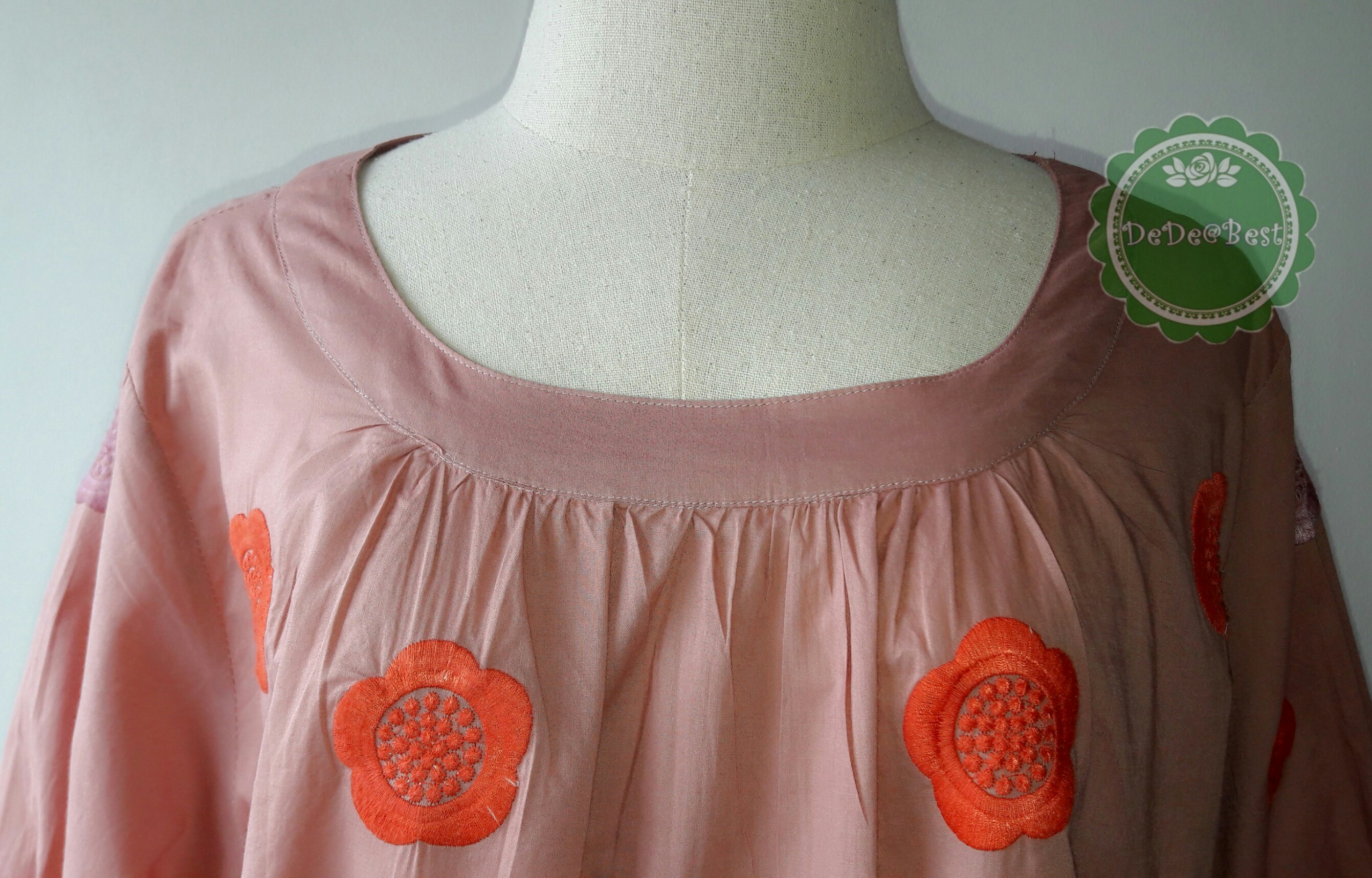 T118:2nd hand top เสื้อปักลายดอกไม้ แขนสามส่วน ชายเสื้ิอติดระบายด้วยพู่กลม